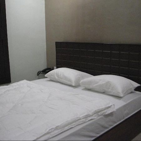 Hotel Confirm Inn Kota 科塔 外观 照片