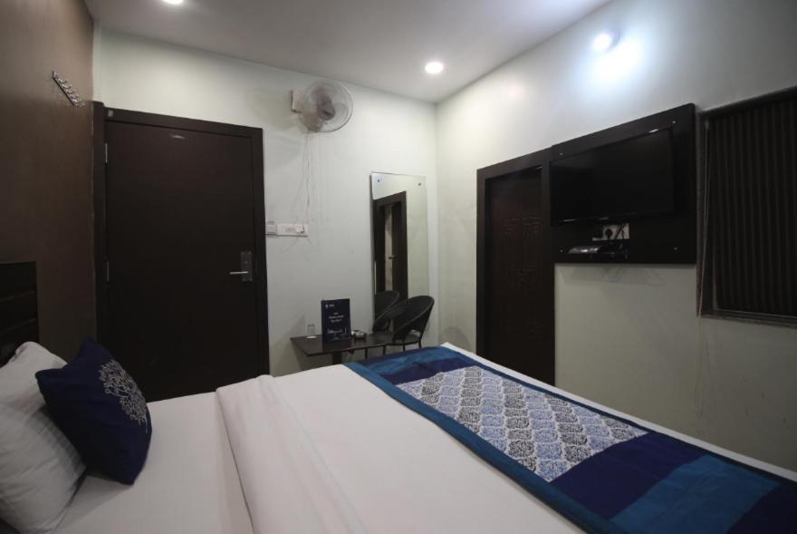 Hotel Confirm Inn Kota 科塔 外观 照片
